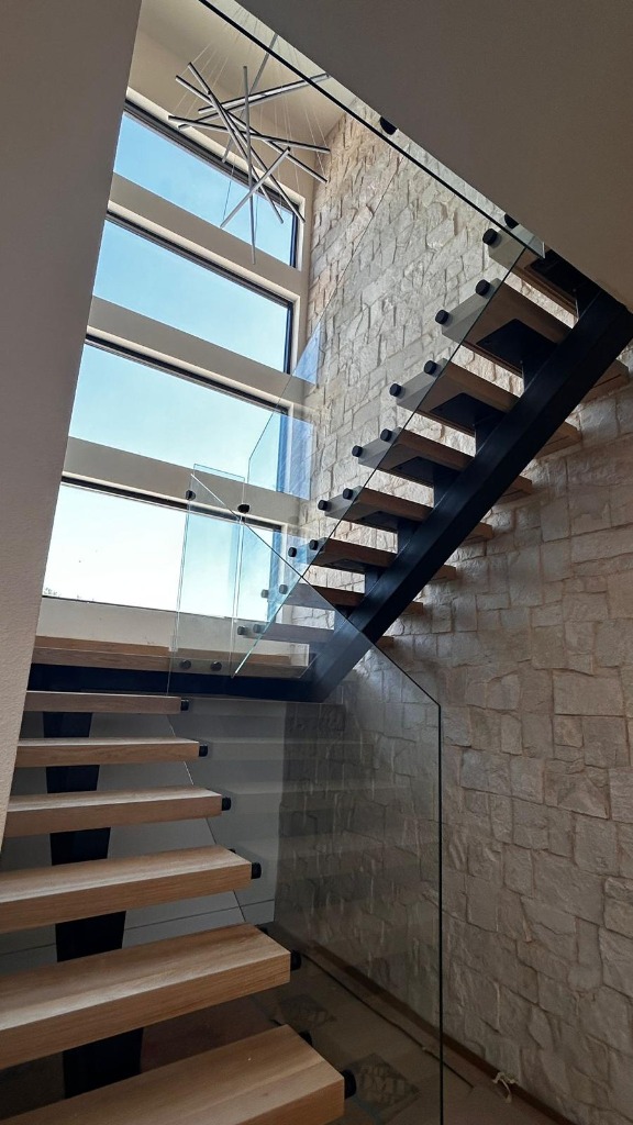 Escalera flotante