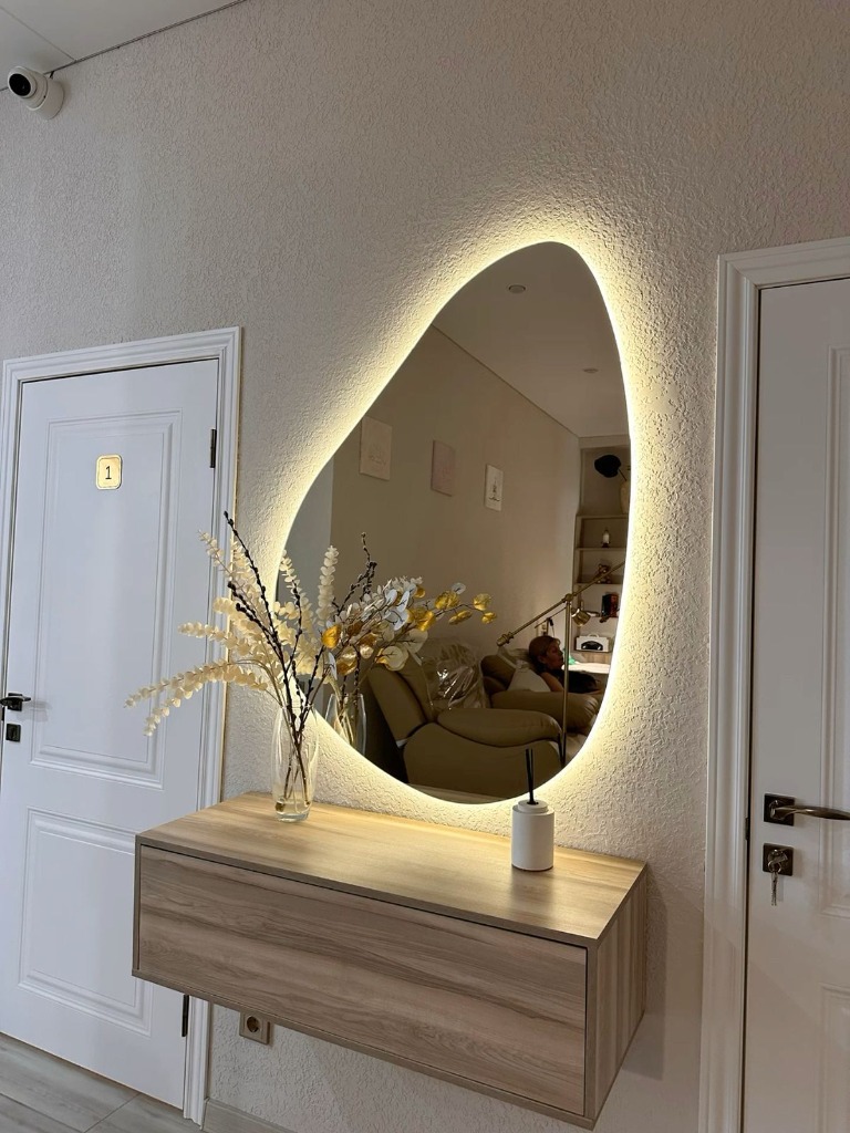 Espejo Olive con iluminación ambiental